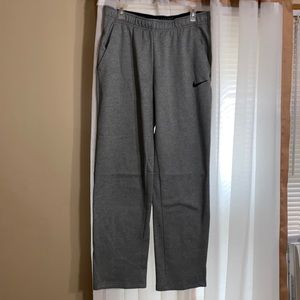 NWT Nike Standard Fit Sweatpants